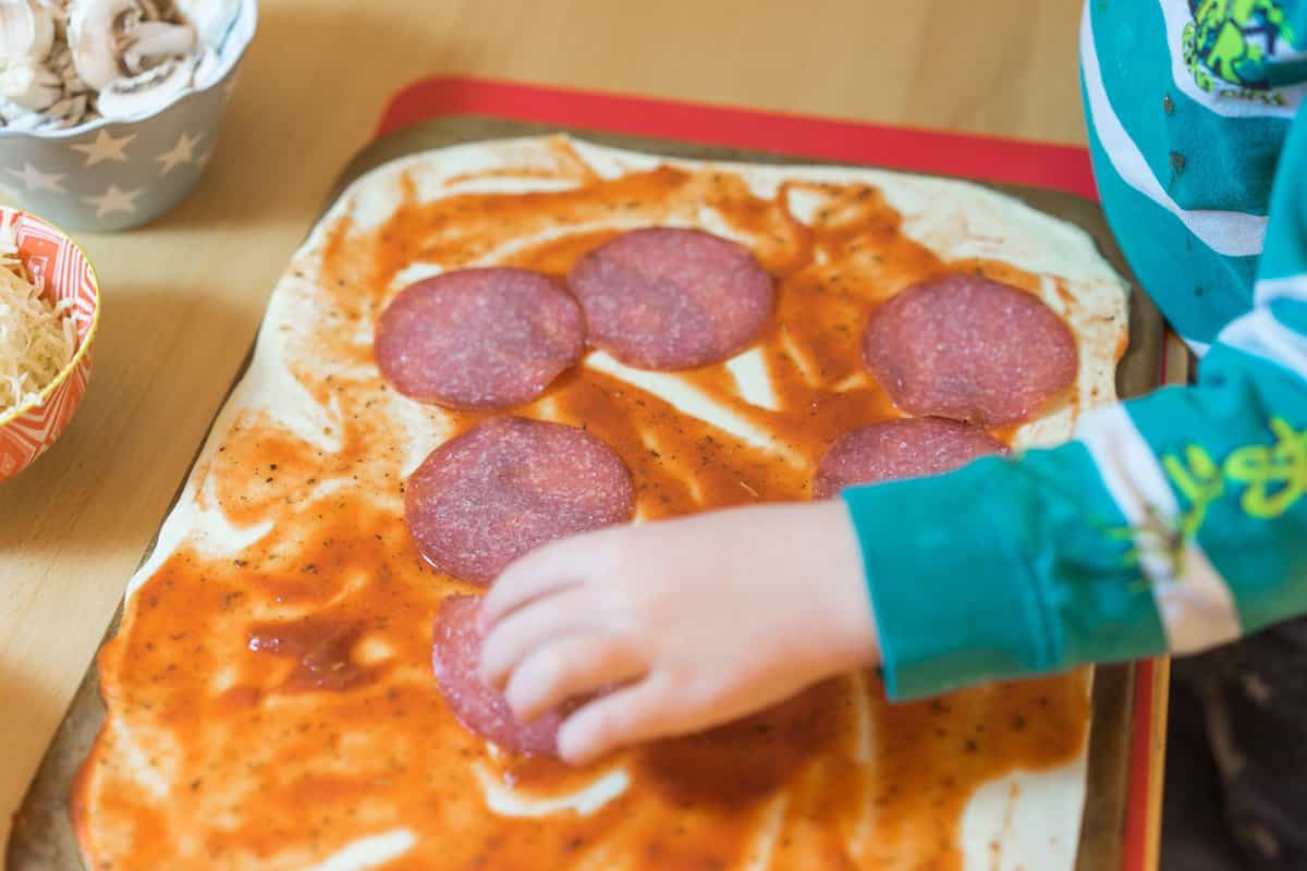 kochen mit kindern - pizza selber machen