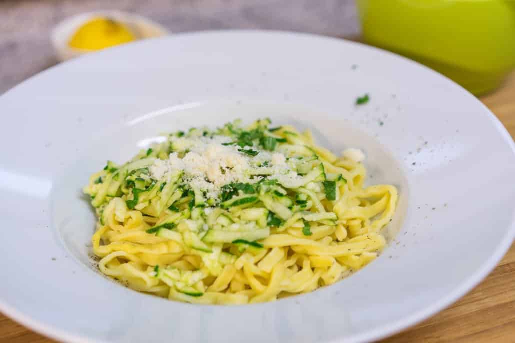 Alle lieben Pasta ZucchiniMinzePasta schmeckt nach Sommer